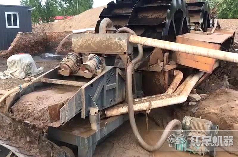輪斗式洗沙機(jī)工作現(xiàn)場