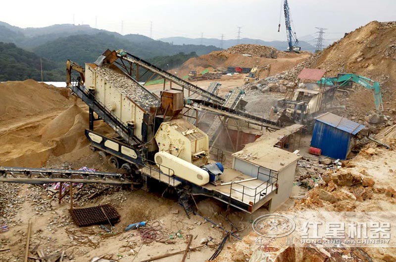 移動(dòng)制砂生產(chǎn)現(xiàn)場