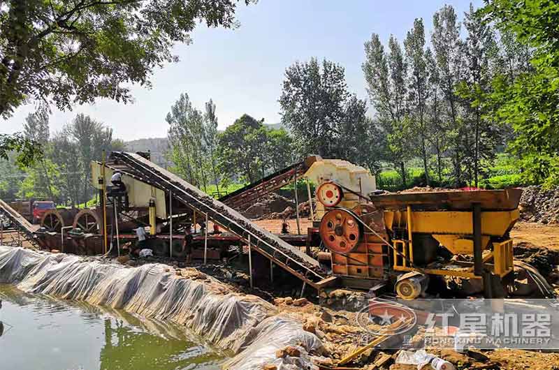 液壓開箱制砂機加工現(xiàn)場