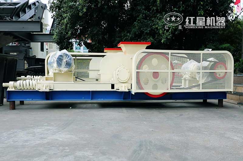 篩分輥式破碎機設備展示