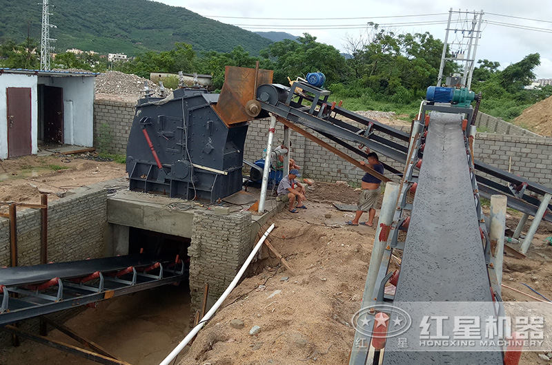 反擊破碎機碎石現(xiàn)場