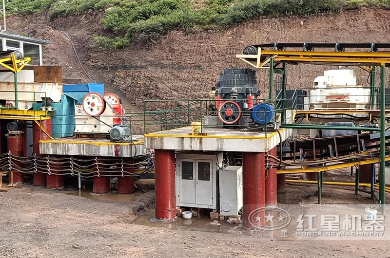 河南花崗巖破碎制砂生產(chǎn)線現(xiàn)場(chǎng)