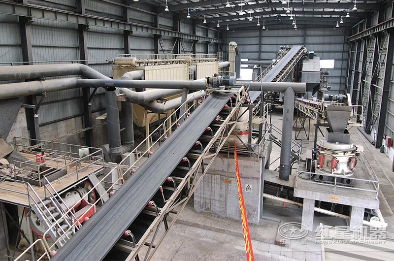 每小時一百方碎石機作業(yè)現(xiàn)場