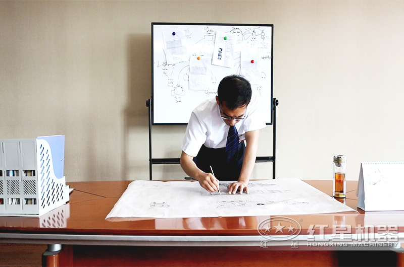 技術(shù)經(jīng)理為用戶(hù)出設(shè)計(jì)圖