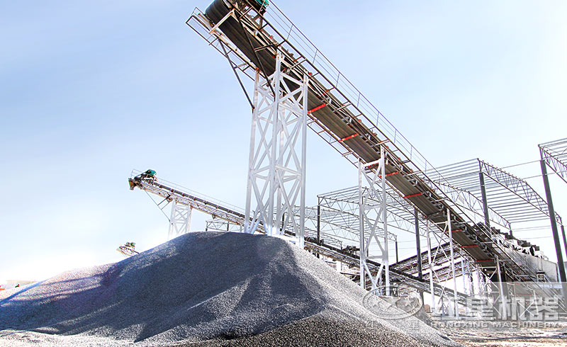 大型巖石破碎機生產(chǎn)現(xiàn)場